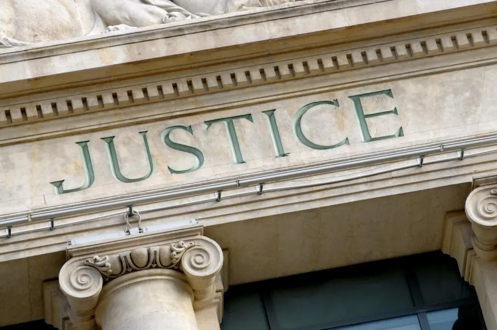 Missouri Dad Files Lawsuit After Crash Killed 3 of His Children iStock 000007897283Large