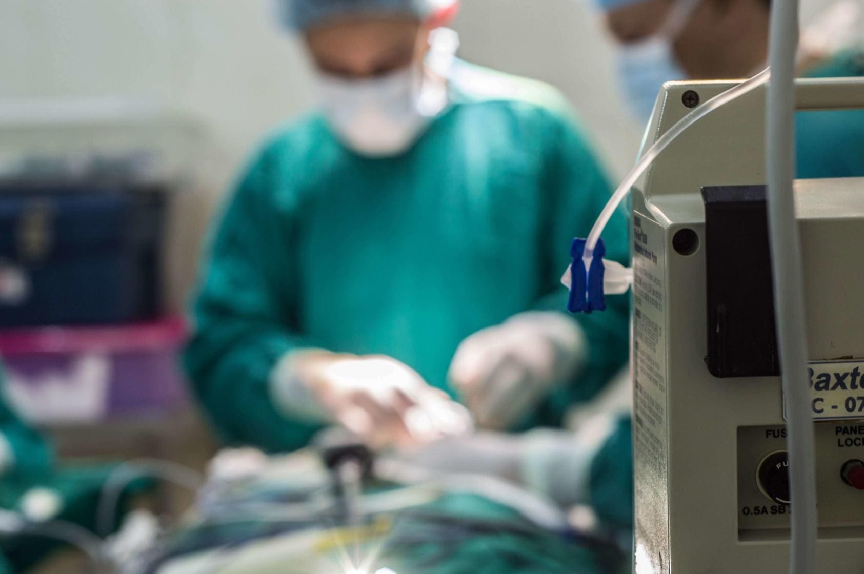 Rear-End Collisions in Texas: Who's Really at Fault? 3 Surgeons performing a surgery