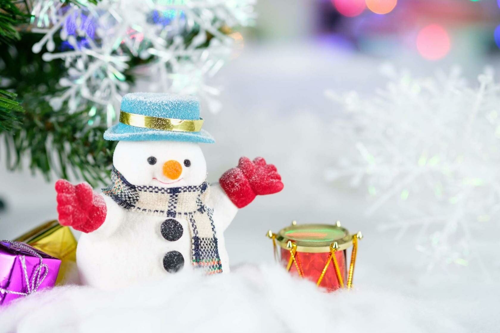 Rear-End Collisions in Texas: Who's Really at Fault? 2 Snowman and drum decorations