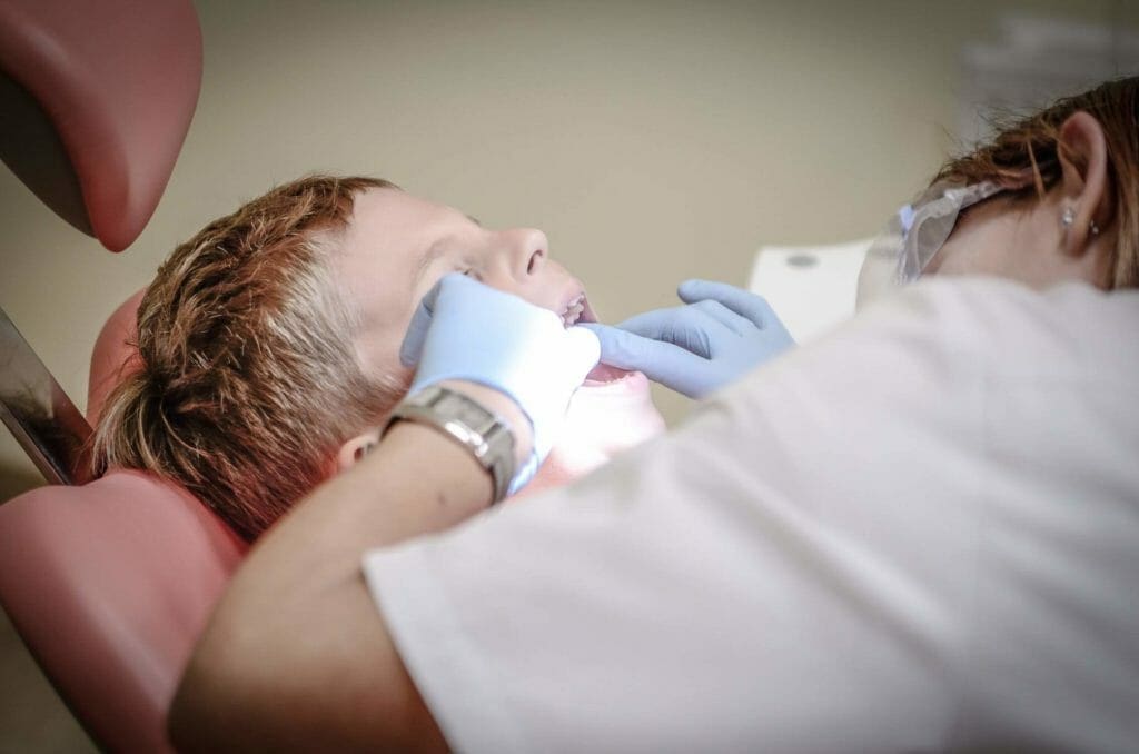 Dentist Allegedly Sets Fire in the Mouth of a 5-Year-Old Girl 2 Dentist Allegedly Sets Fire in the Mouth of a 5-Year-Old Girl dentist pain borowac cure 52527